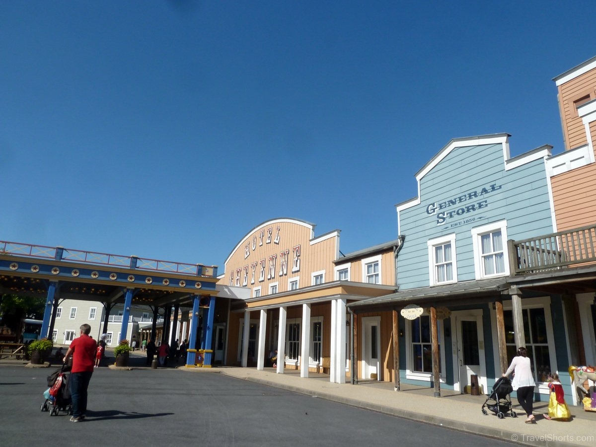 disneyland_paris_day_one_29__disneys_hotel_cheyenne