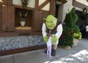 Florida-Day-14-084-Universal-Studios-Florida-Meeting-Shrek-and-Donkey