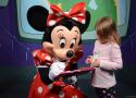 Florida-Day-20-119c-EPCOT-Character-Spot-Meeting-Minnie-Mouse-Photopass