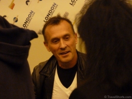 robert-knepper-signing-autographs-02