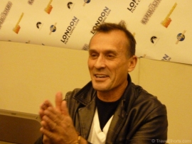 robert-knepper-signing-autographs-05