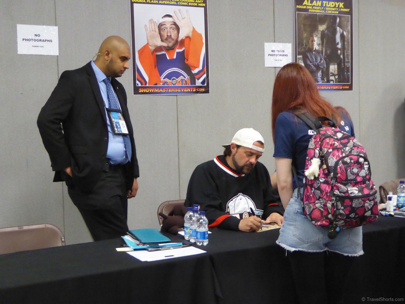 Kevin-Smith-Signing-Autographs-2JPG