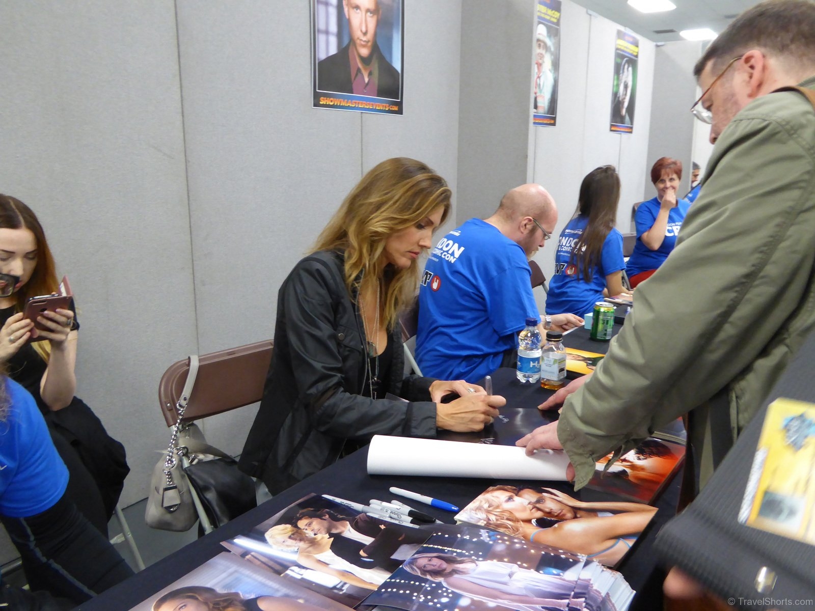 Tricia-Helfer-Signing-Autographs-3JPG