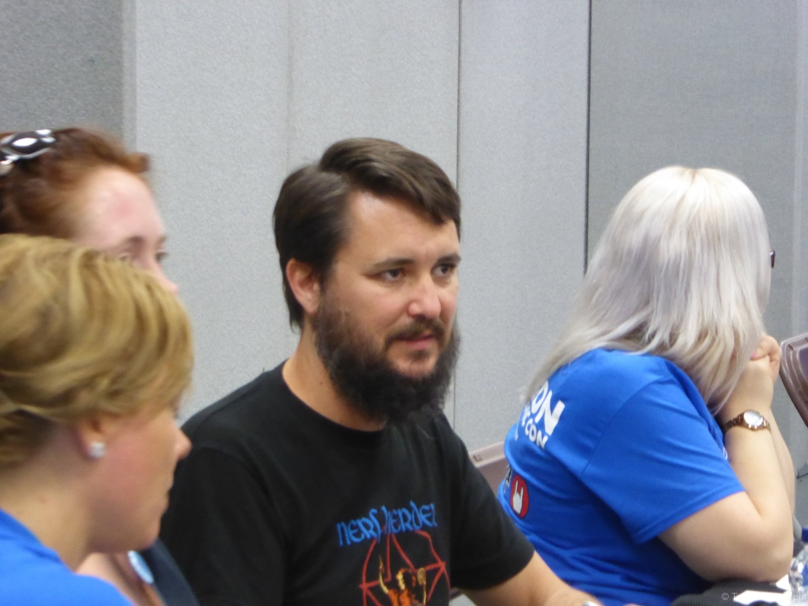 Wil-Wheaton-Signing-Autographs-3JPG