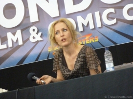 gillian-anderson-talk-at-lfcc-22