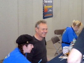anthony-head-signing-autographs-w