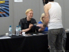 gwendoline-christie-signing-autographs-4