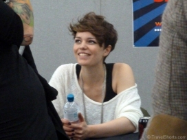 kate-bracken-signing-autographs-3