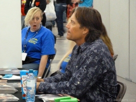 kevin-sorbo-signing-autographs-2