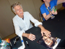 tom-skerritt-signing-autographs-4