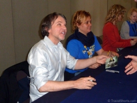 frank-spotnitz-signing-autographs