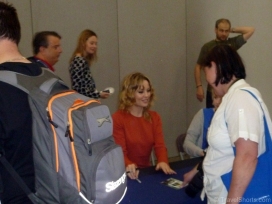 melissa-george-signing-autographs-1