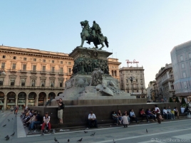 milan-04-vittorio-emanuele-ii-statue-in-piazza-del-duomo