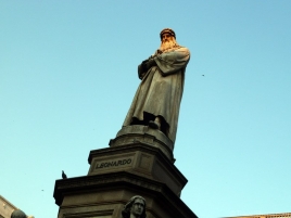 milan-10-statue-of-leonardo-da-vinci-at-piazza-scala