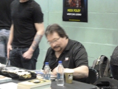 ted-dibiase-million-dollar-man-signing-autographs-at-wales-comic-con-1